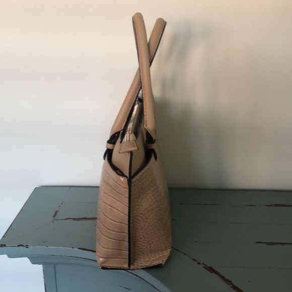 Faux Snakeskin Enzo Angiolini beige bag.  Stylish bag for dress-outfit. - Picture 4 of 7